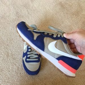 Nike Internationalist Sneakers